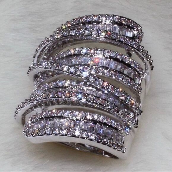 ✨Luxury SilverTone Stacking Swirl Sparkling Ring 💍✨ - Picture 1 of 11